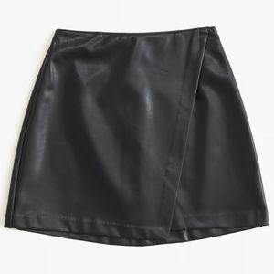 NWT Abercrombie A&F Scarlett Vegan Leather Wrap Mini Skort L Large